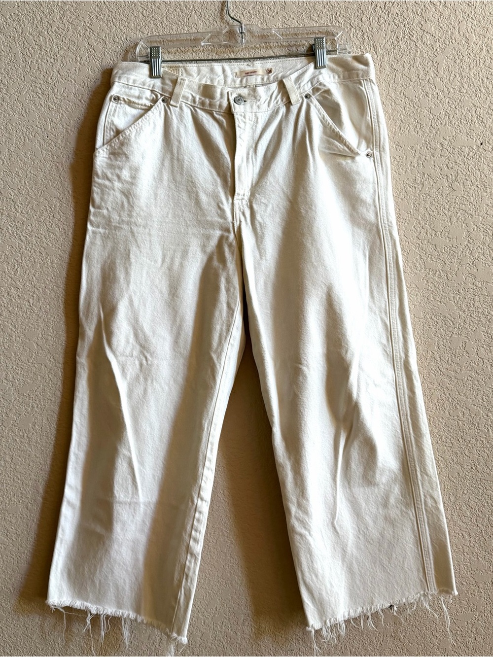 Leviโs Utility Dad Jeans Women's 31 White Wide Leg Cropped Raw Hem Pockets Denim